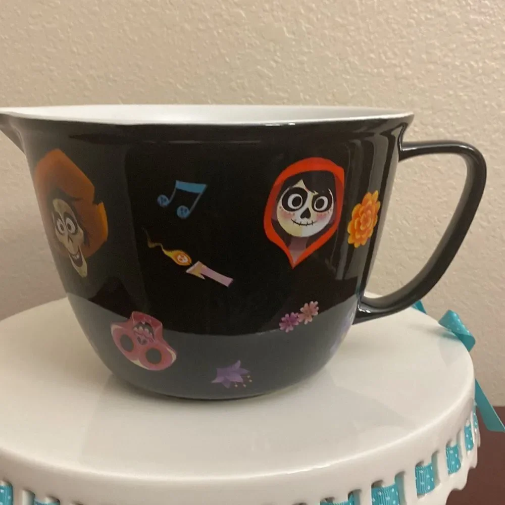 💙❤️ DISNEY/ PIXAR COCO FAMILIA CERAMIC Mixing Bowl NEW!!!